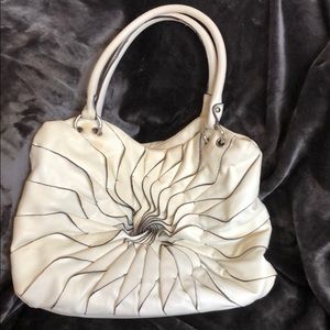 Nine West white leather flower medium tote bag🌼